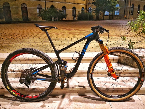 Giant - Anthem Advanced PRO 0