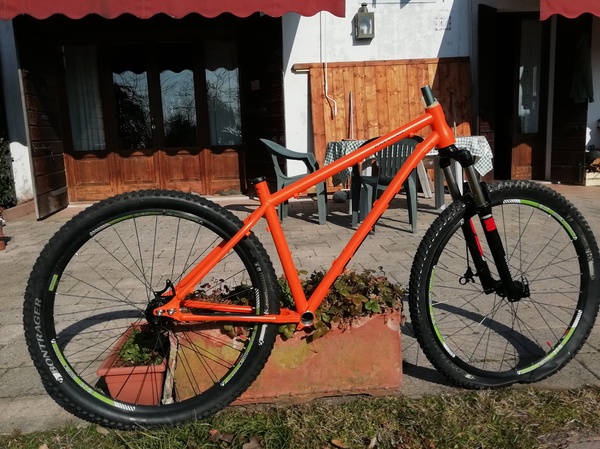 Kona - explosif