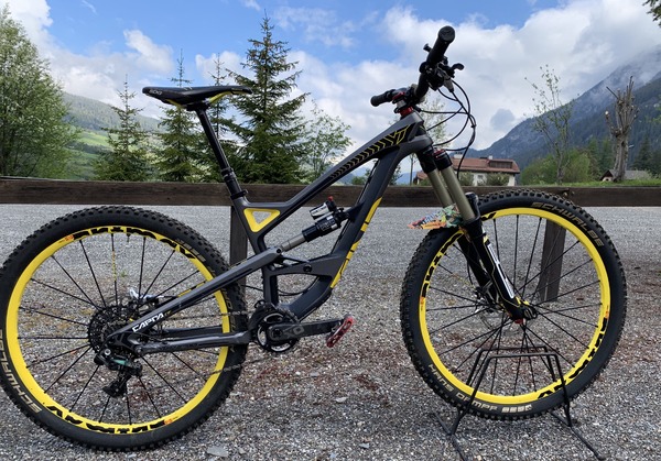 YT Industries - Capra CF PRO RACE