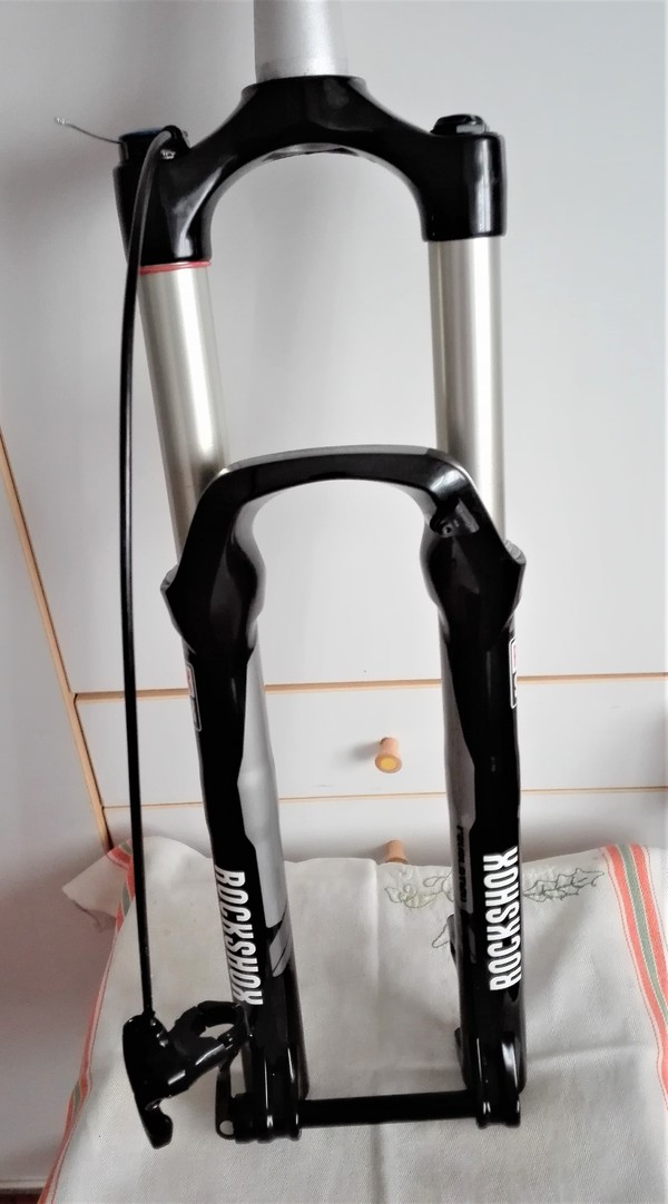 Rockshox - revelation 27.5 rl 140 mm. pp 15