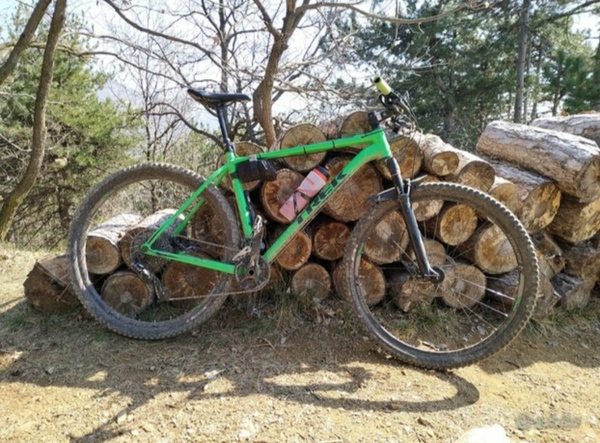 Trek - Superfly 6
