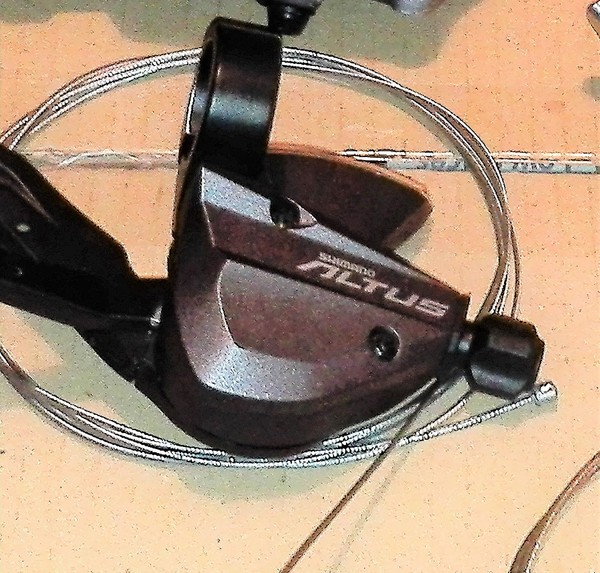 Shimano - Comando altus 9v