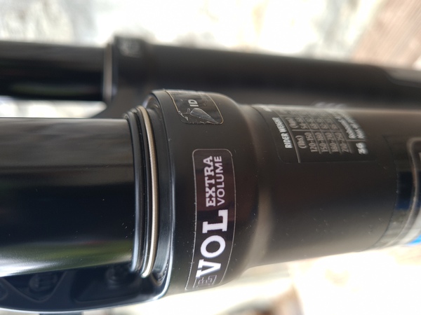 Fox Racing Shox - Fox 36 grip 2