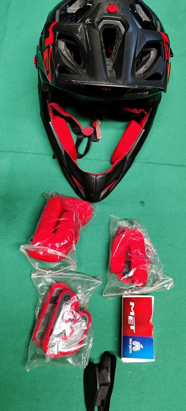 Met - casco parachute