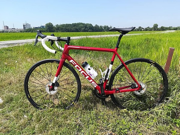 Focus - Izalco Max di2 ultegra disc