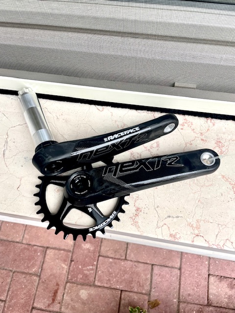 Race Face - NEXT R - 175mm - Corona 32T - 530 gr.