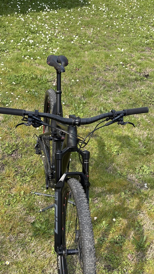 Specialized - epic evo carbon 29�